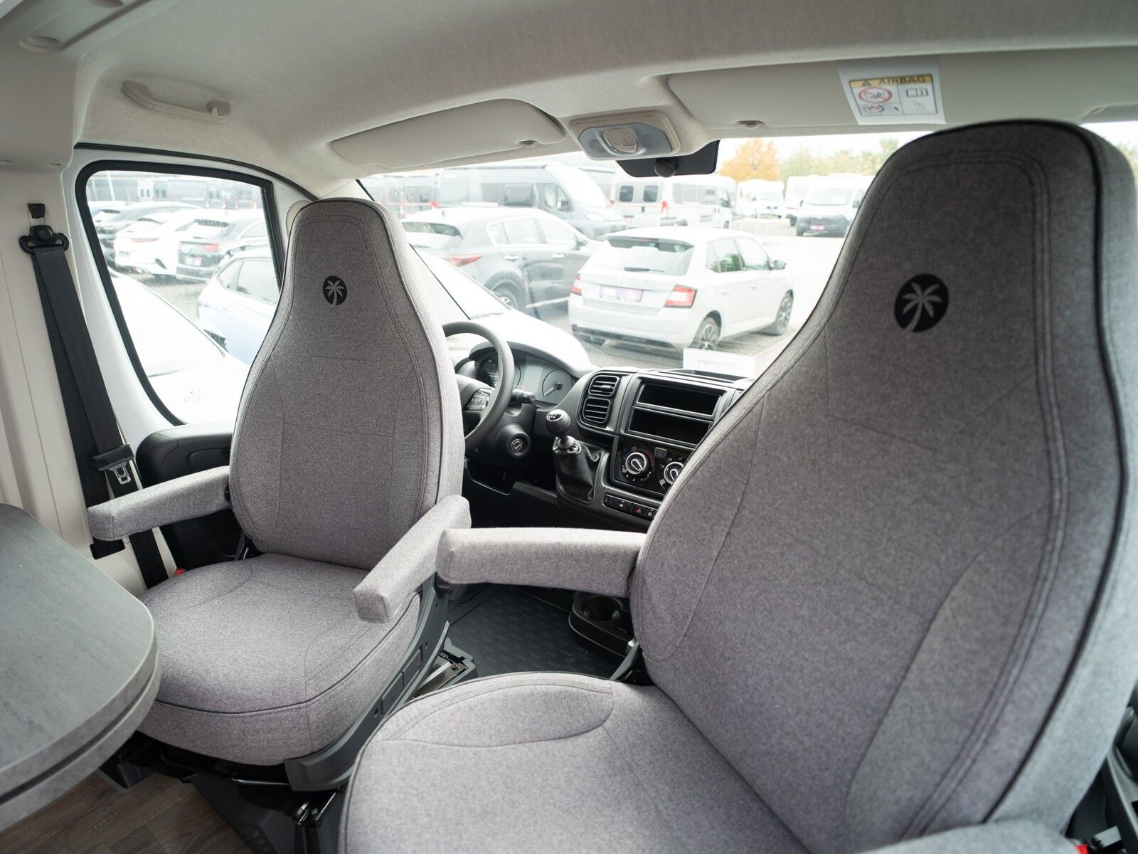 Fahrzeugabbildung Sunlight Cliff 600 Modelljahr 2026 mit Markise!