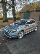 Mercedes-Benz 200 - Mercedes-Benz 200 mit Anhängerkupplung