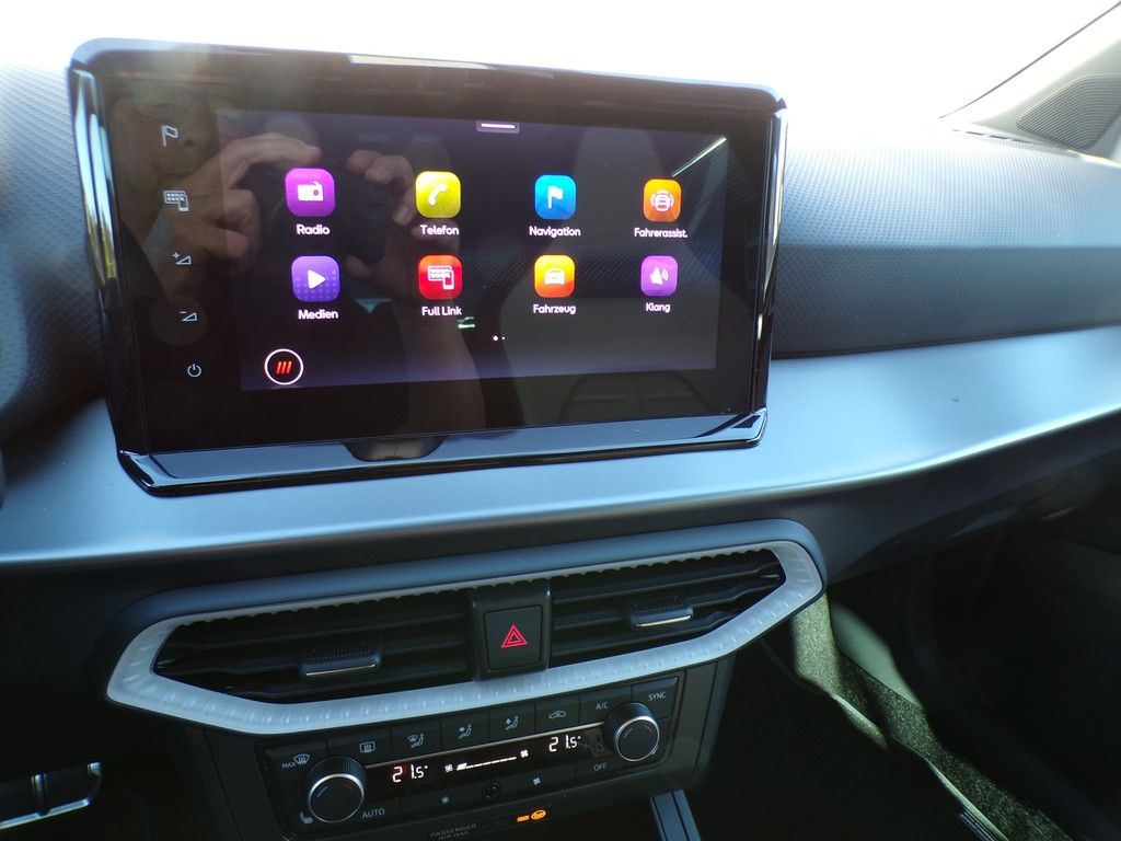 Fahrzeugabbildung SEAT Arona 1.5 TSI DSG FR Black Edition*LED*AHK*