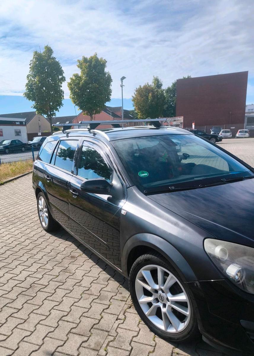 Opel Astra 2006 — rear view