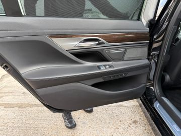 BMW 745 - 12