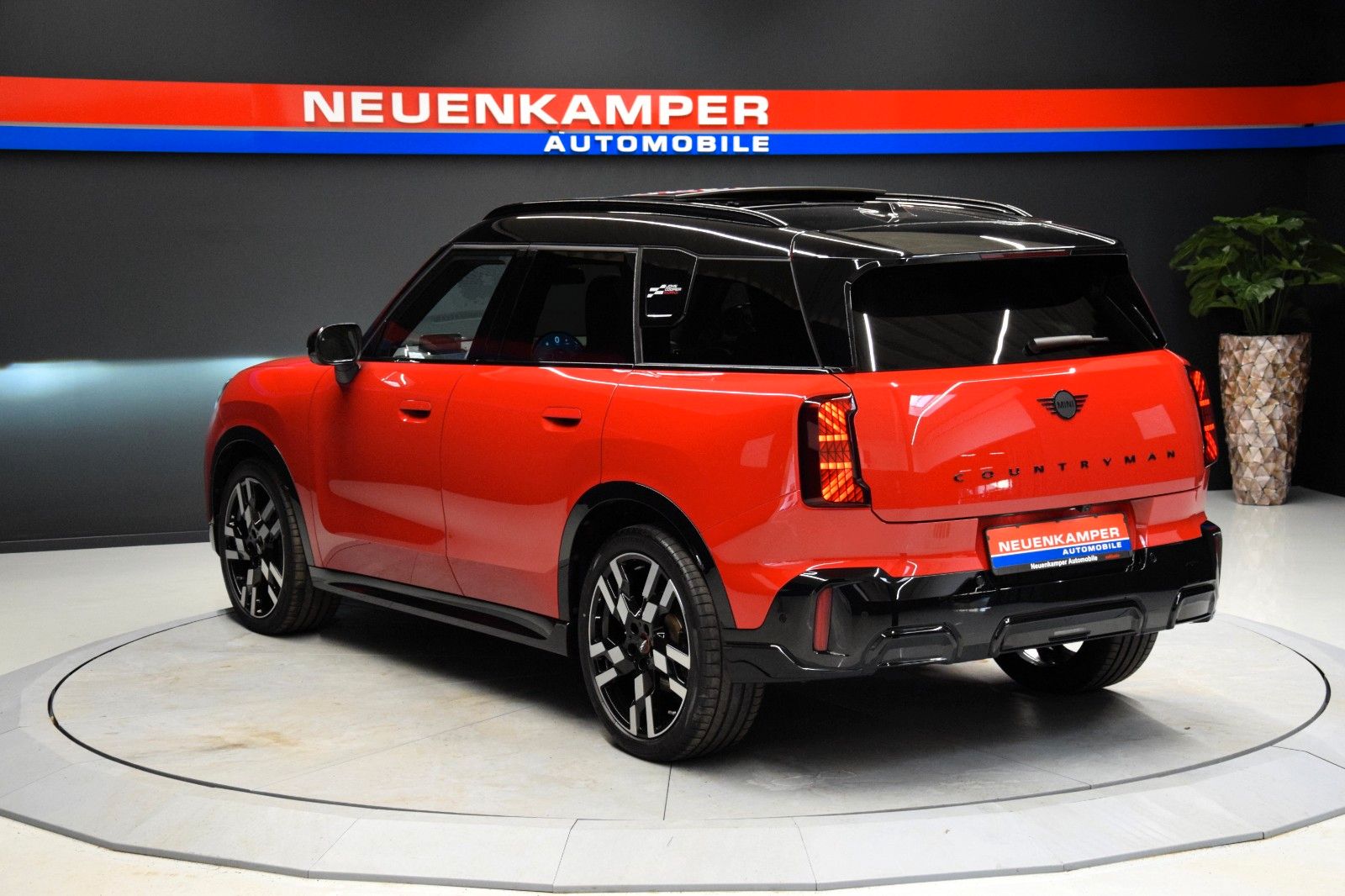 Fahrzeugabbildung MINI Countryman C John Cooper Works Trim L-Paket Pano