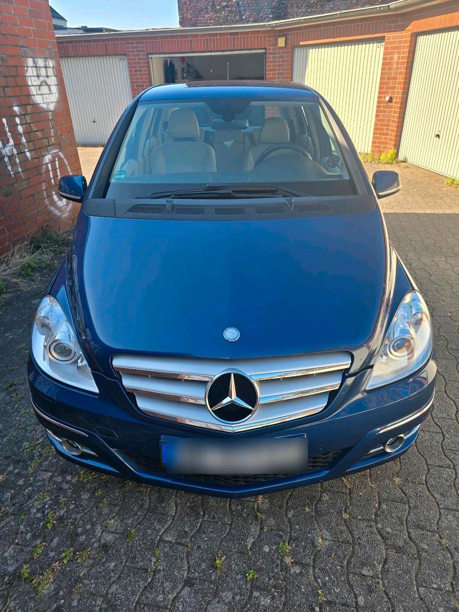 Mercedes-Benz B170 2009 — rear view