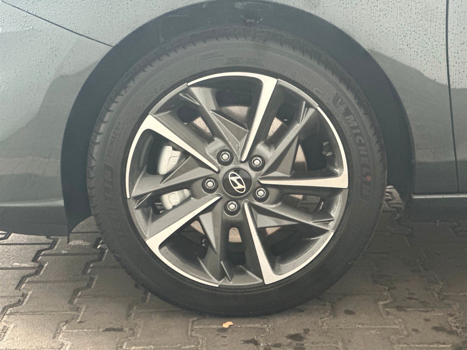 Fahrzeugabbildung Hyundai i30 ADAVANTAGE 1.5l 140PS Navi/SHZ!