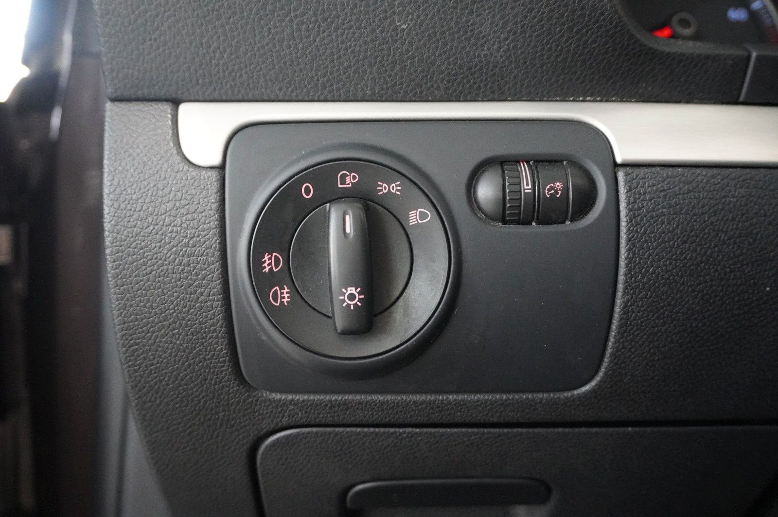 Fahrzeugabbildung Volkswagen Eos 2.0 FSI CABRIO SPORT/XENON/PDC/SHZ/LEDER