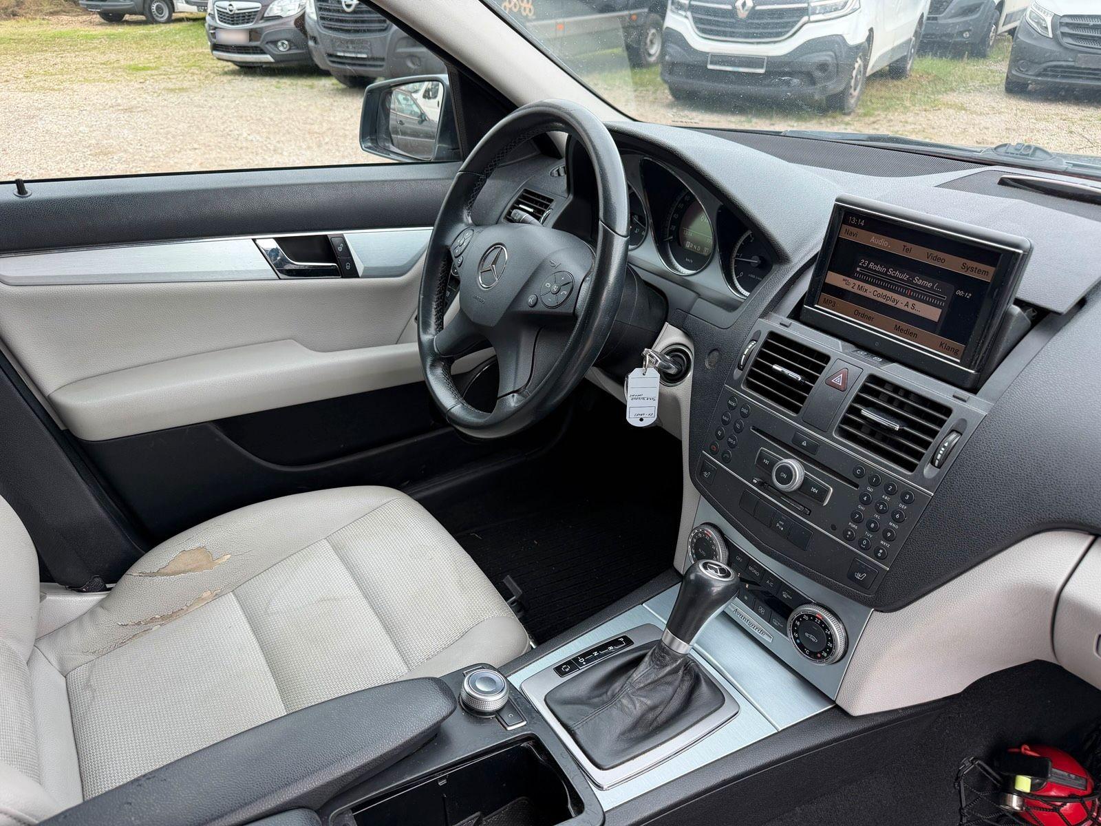 Mercedes-Benz C220 2010 — photo 12