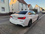BMW 320i XDrive / BMW INDIVIDUAL INTERIEUR/+GARANTIE - BMW 320 Limousine 320i xdrive mit Benzin-Antrieb