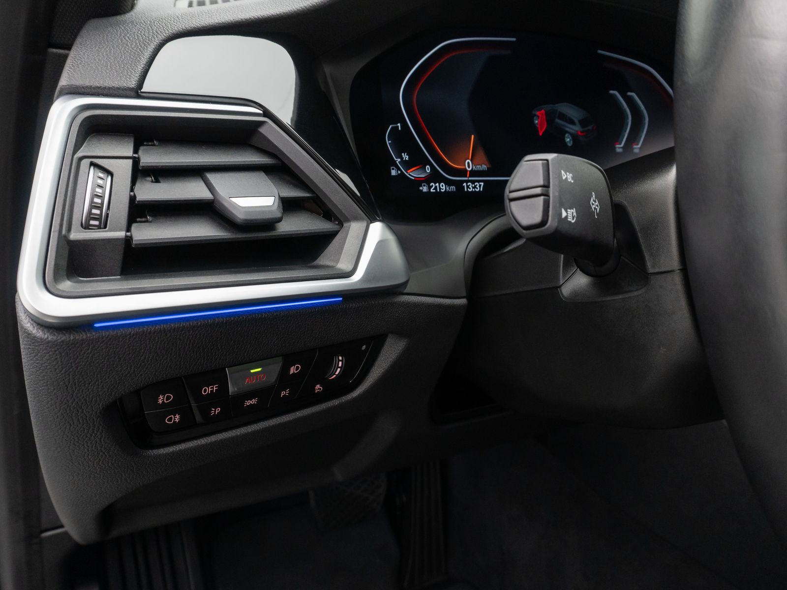 Fahrzeugabbildung BMW 330i Sport Line DAB Alarm MSport Lenkrhzg 19Zoll