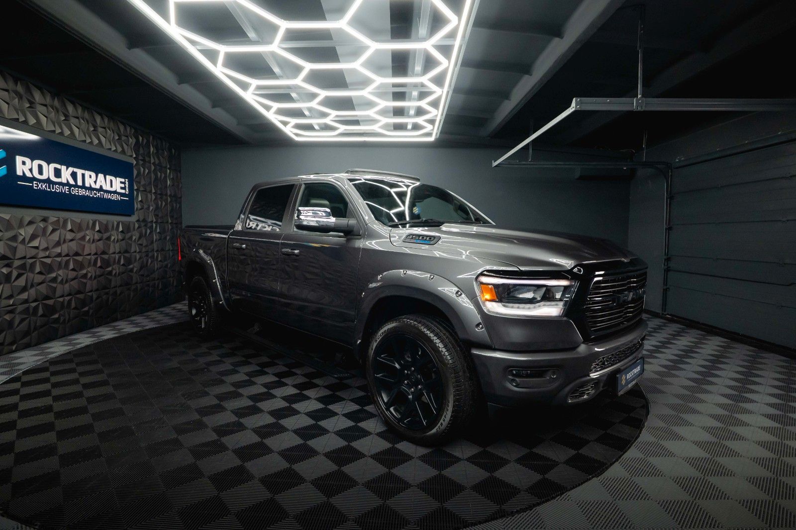 Fahrzeugabbildung Dodge RAM 5.7 V8 HEMI 4x4 Sport Night *Pano*22 Zoll*