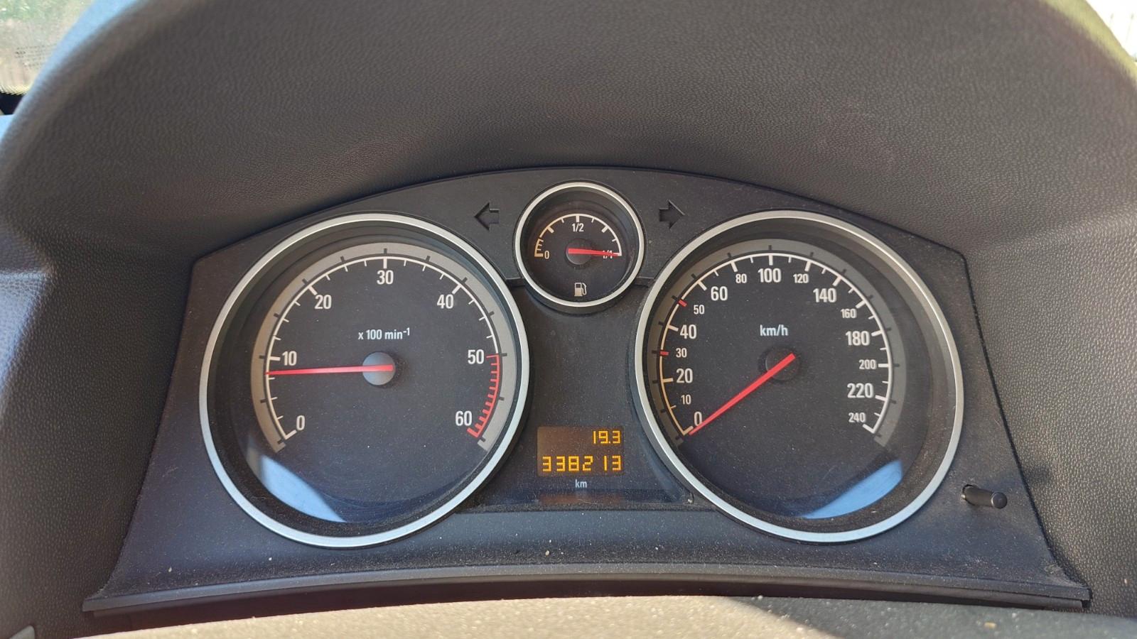 Opel Astra 2005 — photo 11
