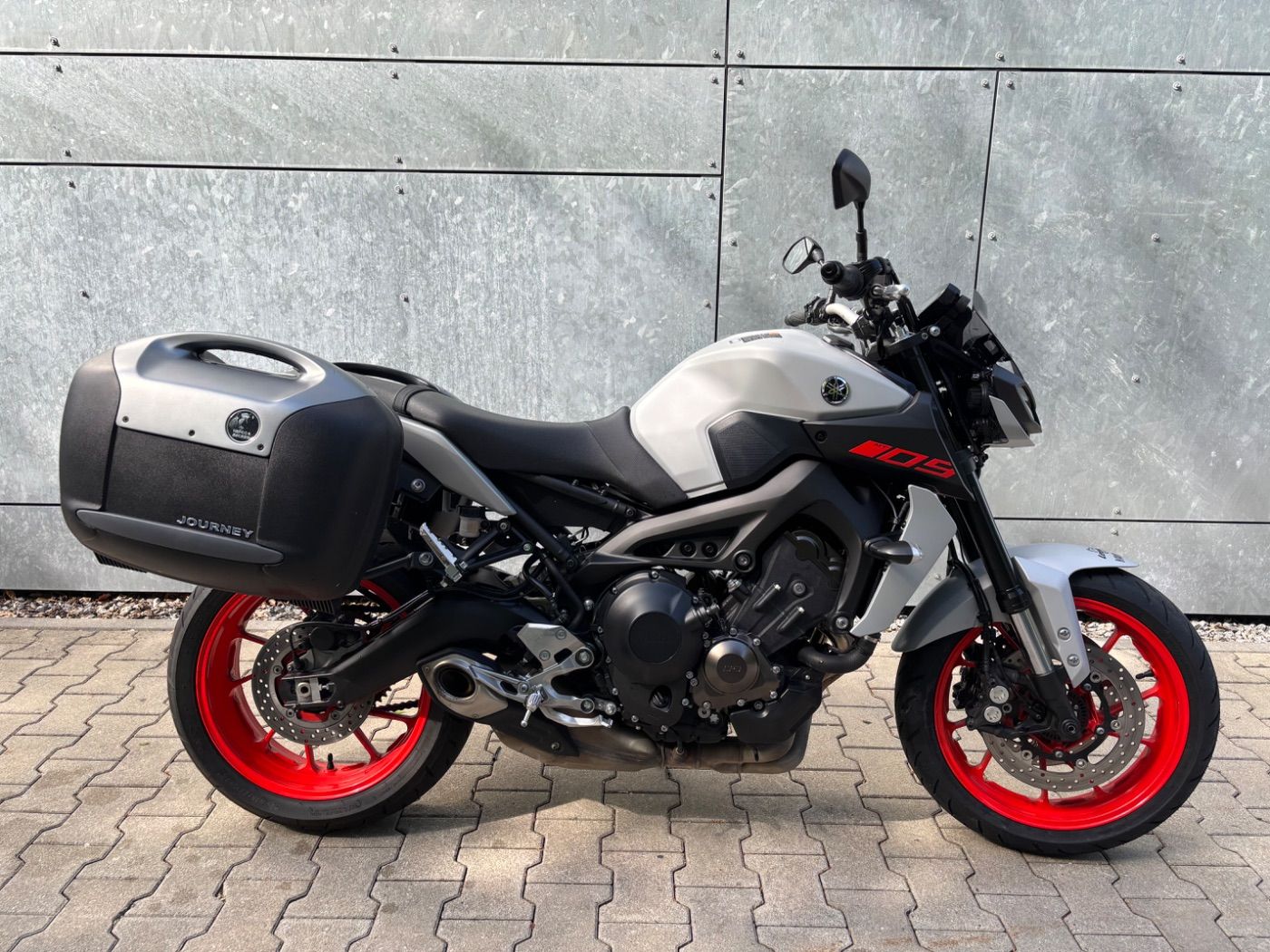 Fahrzeugabbildung Yamaha MT 09 Seitenkoffer kurzer Kennzeichenhalter