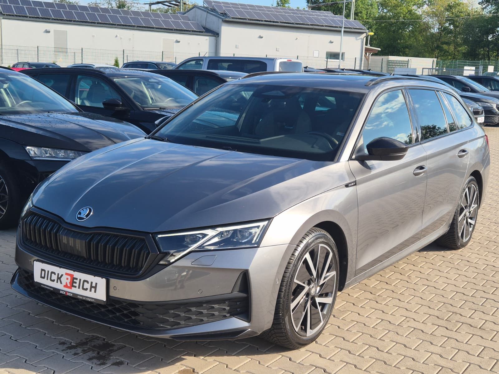 Fahrzeugabbildung SKODA Octavia 1.5 DSG Sportline PANO*MATRIX*AHK*5J.GAR
