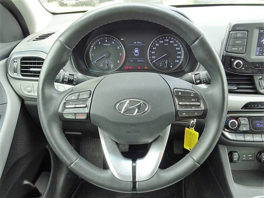 Fahrzeugabbildung Hyundai i30  Fastback  1,4 T-GDI