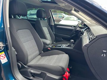 Bild 16 VW Passat Lim. *DGS*PANOdach*Masagesitz*