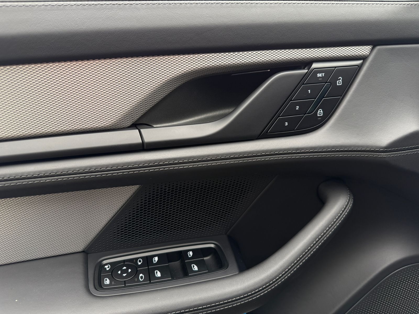 Fahrzeugabbildung Porsche Taycan Sport Turismo GTS PANO 360° CHRONO HUD