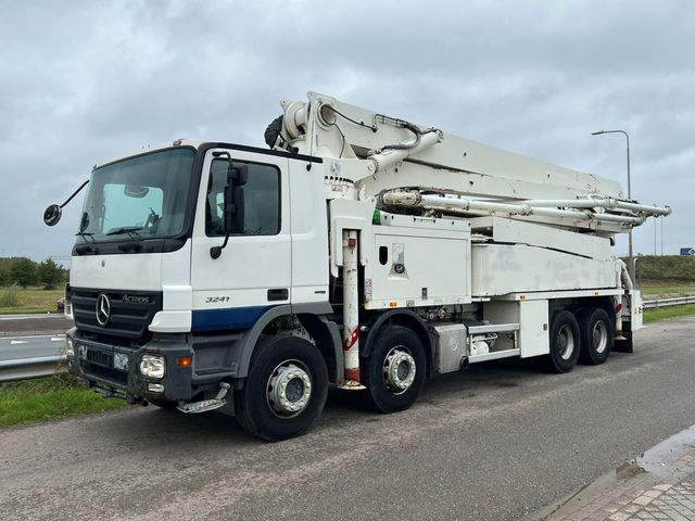 Mercedes-Benz MercedesBenz Actros 3241 8x4/4 with Putzmeister