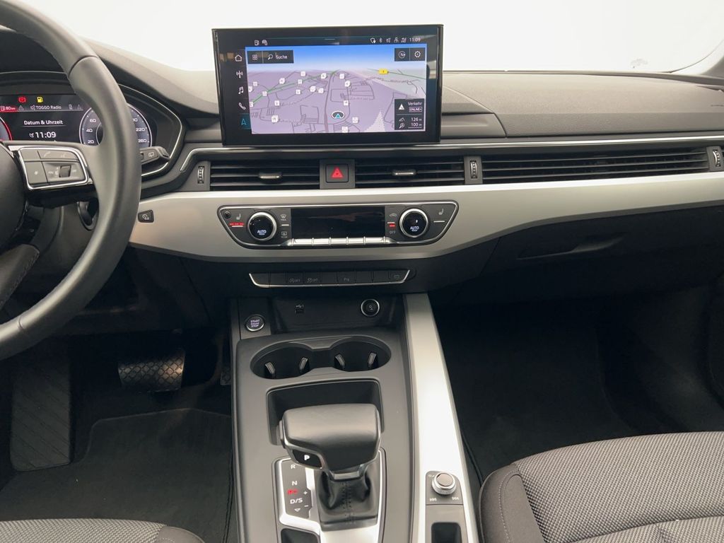 AUDI A4 2024