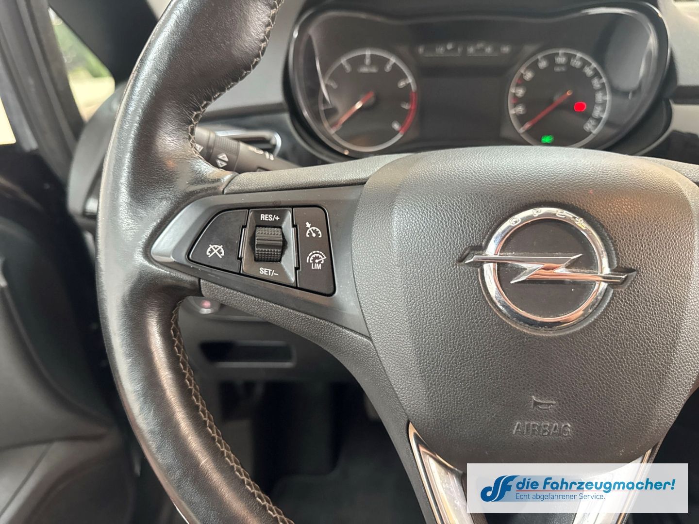Fahrzeugabbildung Opel Corsa E Active SHZ LenkradHZG Temp PDC Berganfah