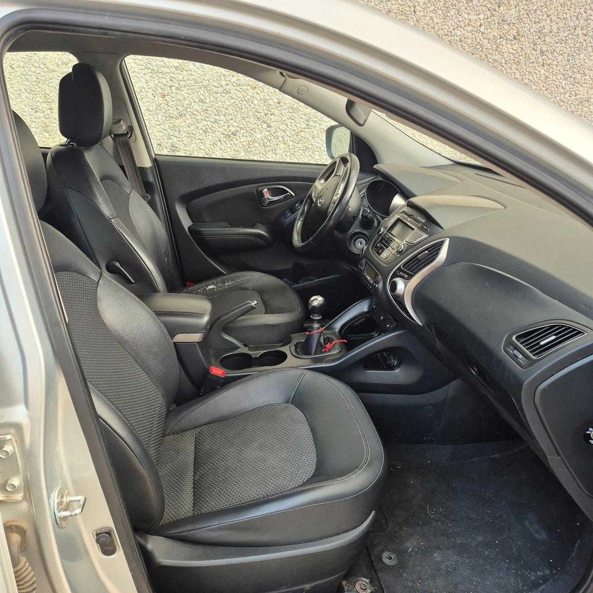 Hyundai ix35 2012 — interior