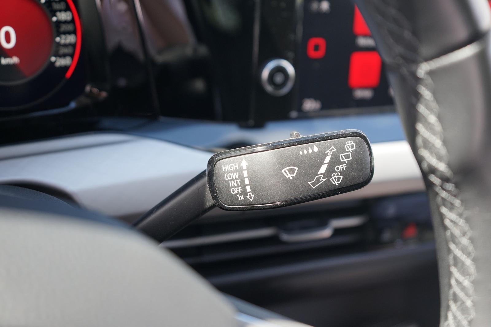 Volkswagen Golf VIII 1.0 TSI Life LED ACC App Connect, миниатюра 27