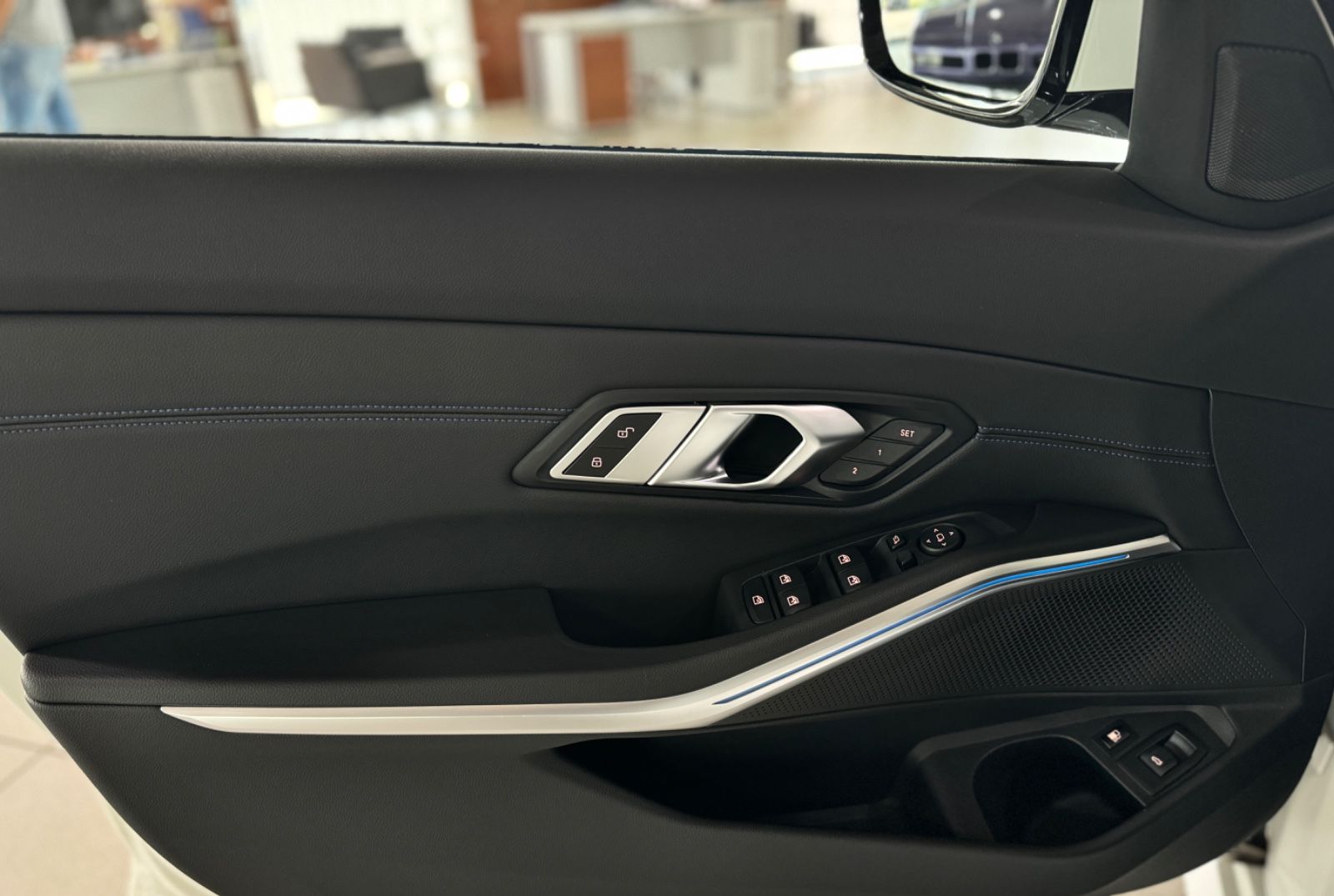 Fahrzeugabbildung BMW 330e M Sport Laser HUD DAB Kamera Panorama HiFi