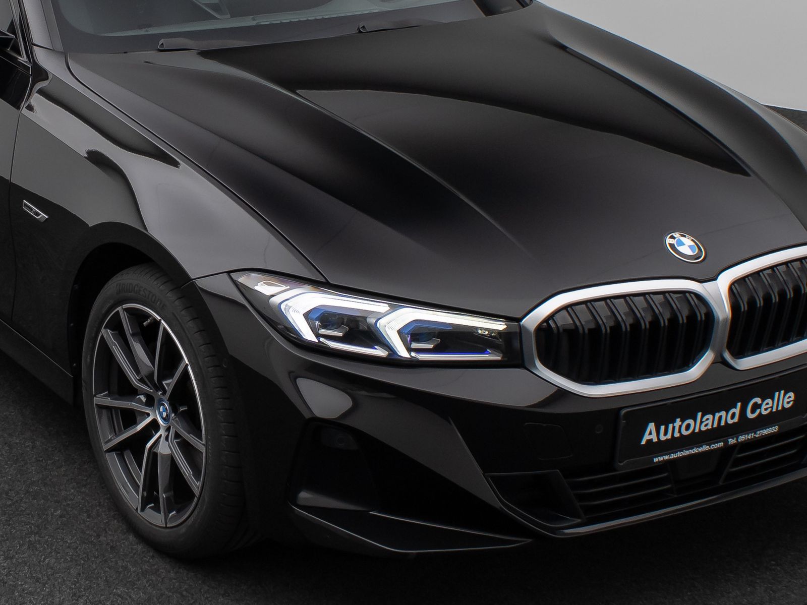 Fahrzeugabbildung BMW 330e Kamera HUD DAB H/K Stop&Go AHK Komfort LED