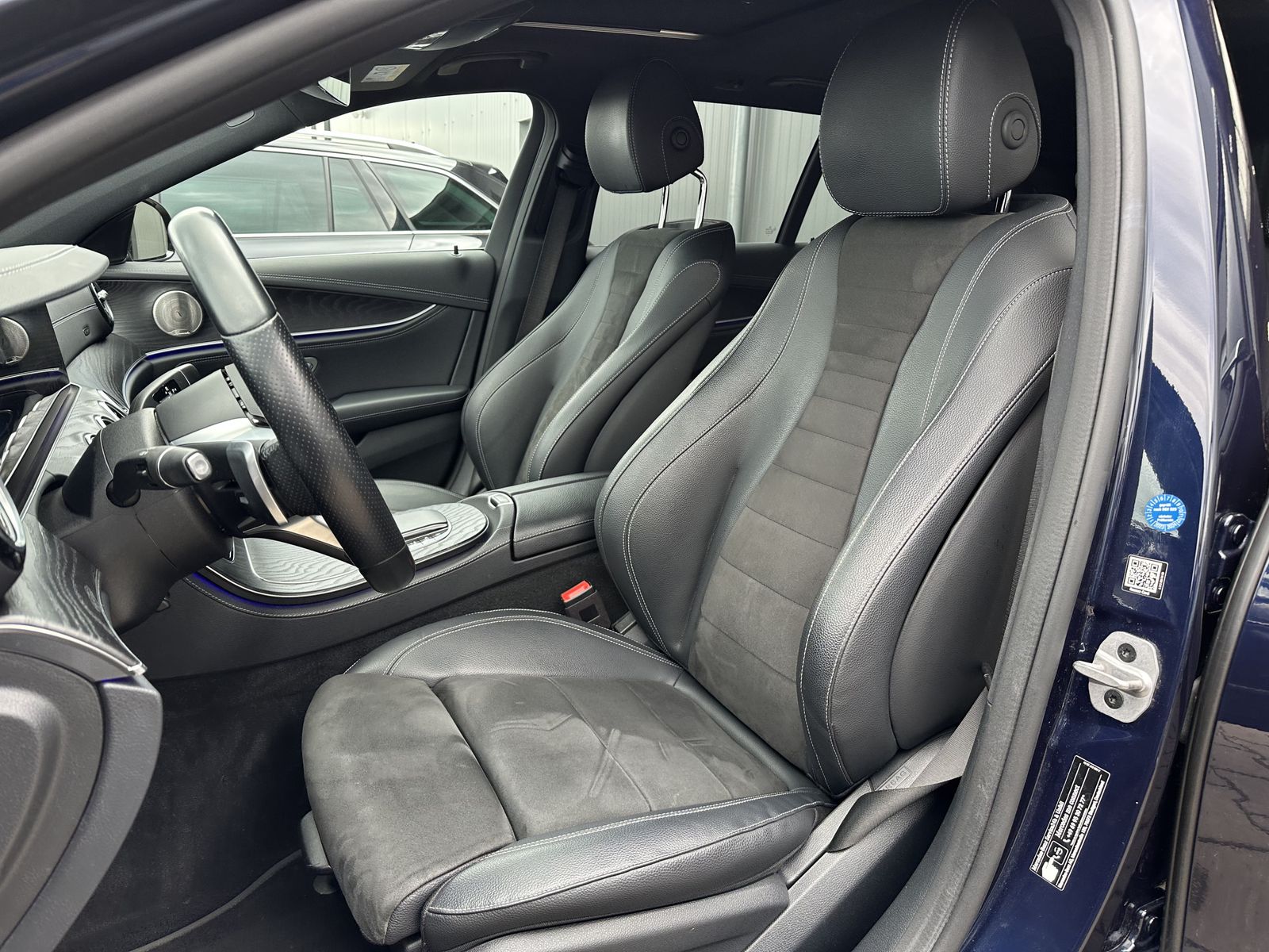 Fahrzeugabbildung Mercedes-Benz E 200 T AMG-Line NAV+LED+PANORAMA+BURMESTER+360°