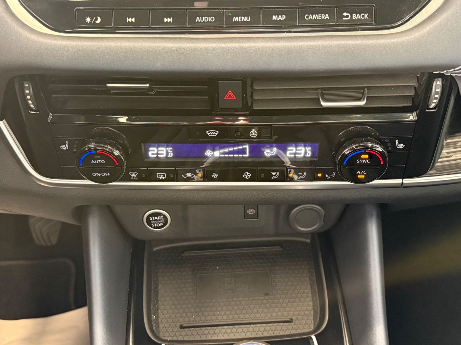 Fahrzeugabbildung Nissan Qashqai Tekna, 360° Kamera, Navi, WP, Panod.