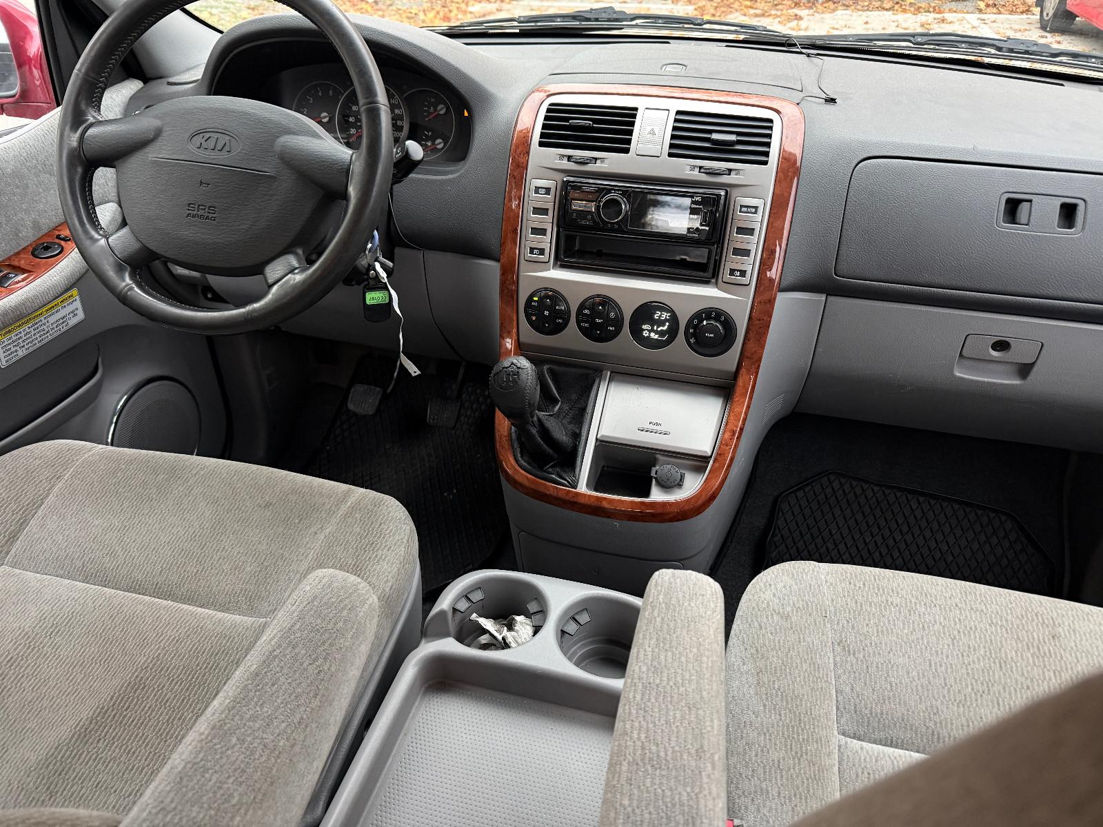 Kia Carnival 2006 — photo 23