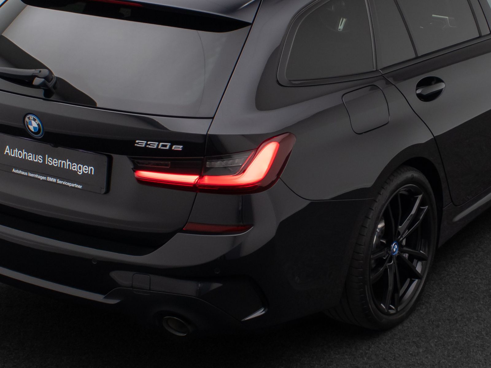 Fahrzeugabbildung BMW 330e M Sport DAB HiFi Laser HUD Panorama AHK 19"