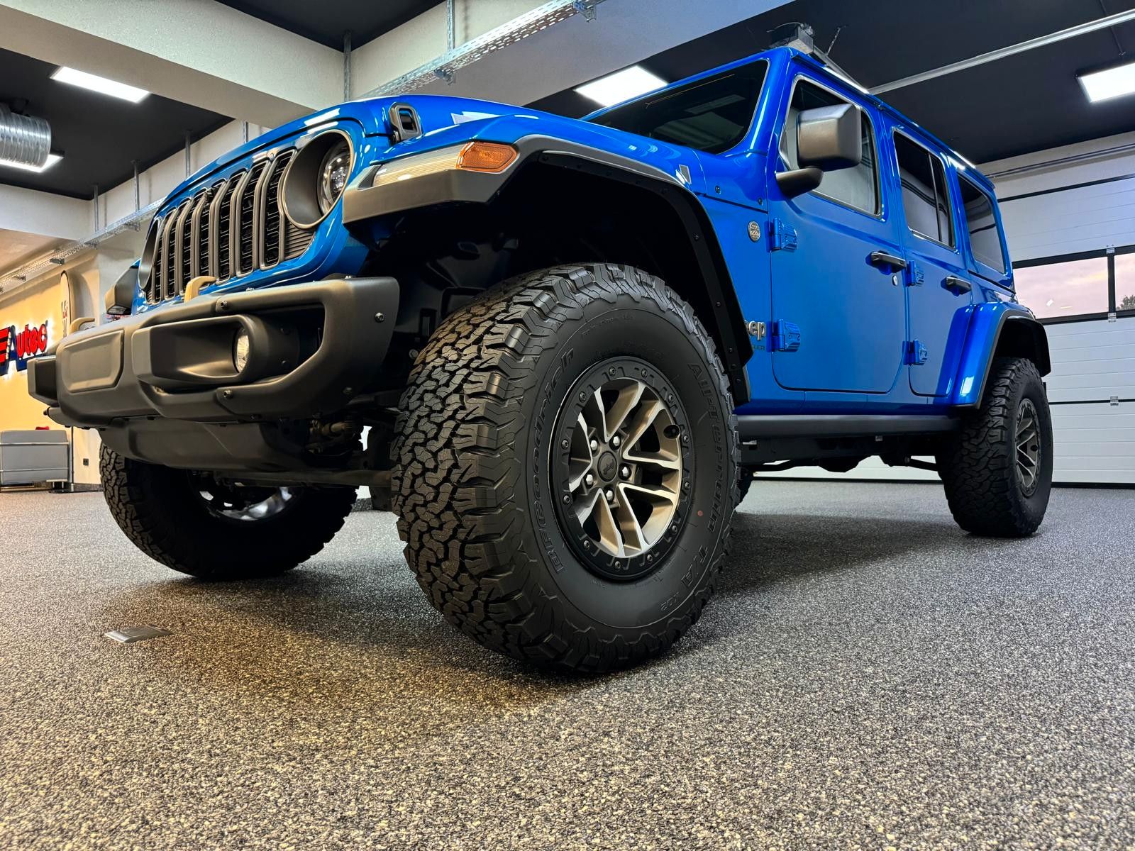 Fahrzeugabbildung Jeep RUBICON 392-6.4L HEMI V8-RECON 35"-STEEL BUMPER