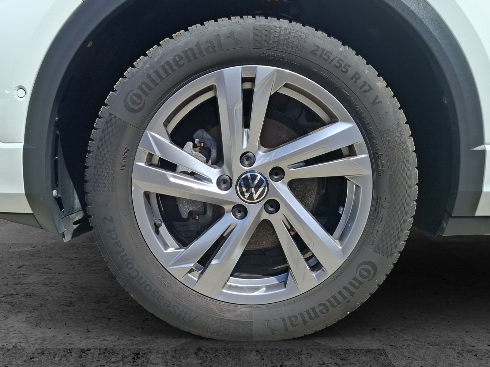 Fahrzeugabbildung Volkswagen T-Roc TSI R-Line DSG LEDplus AHK Navi AID ACC RF