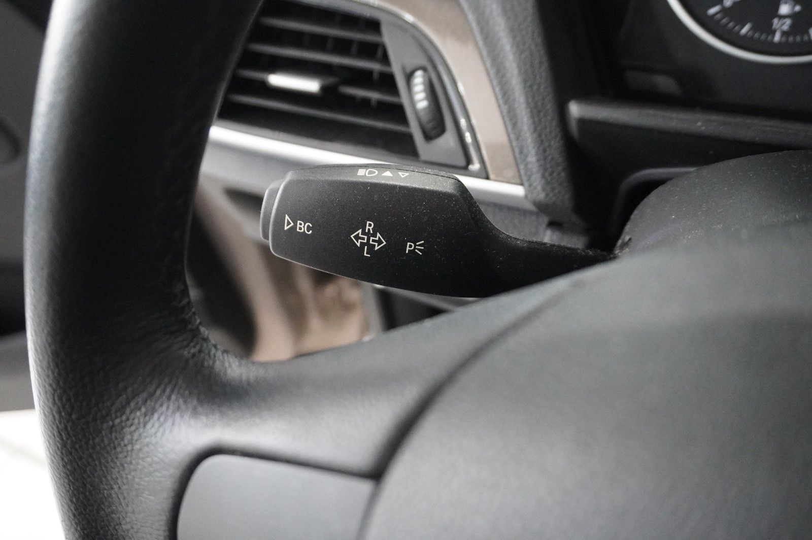 Fahrzeugabbildung BMW 220i COUPE SPORT LEDER/SHZ/PDC/USB/SCHIEBEDACH