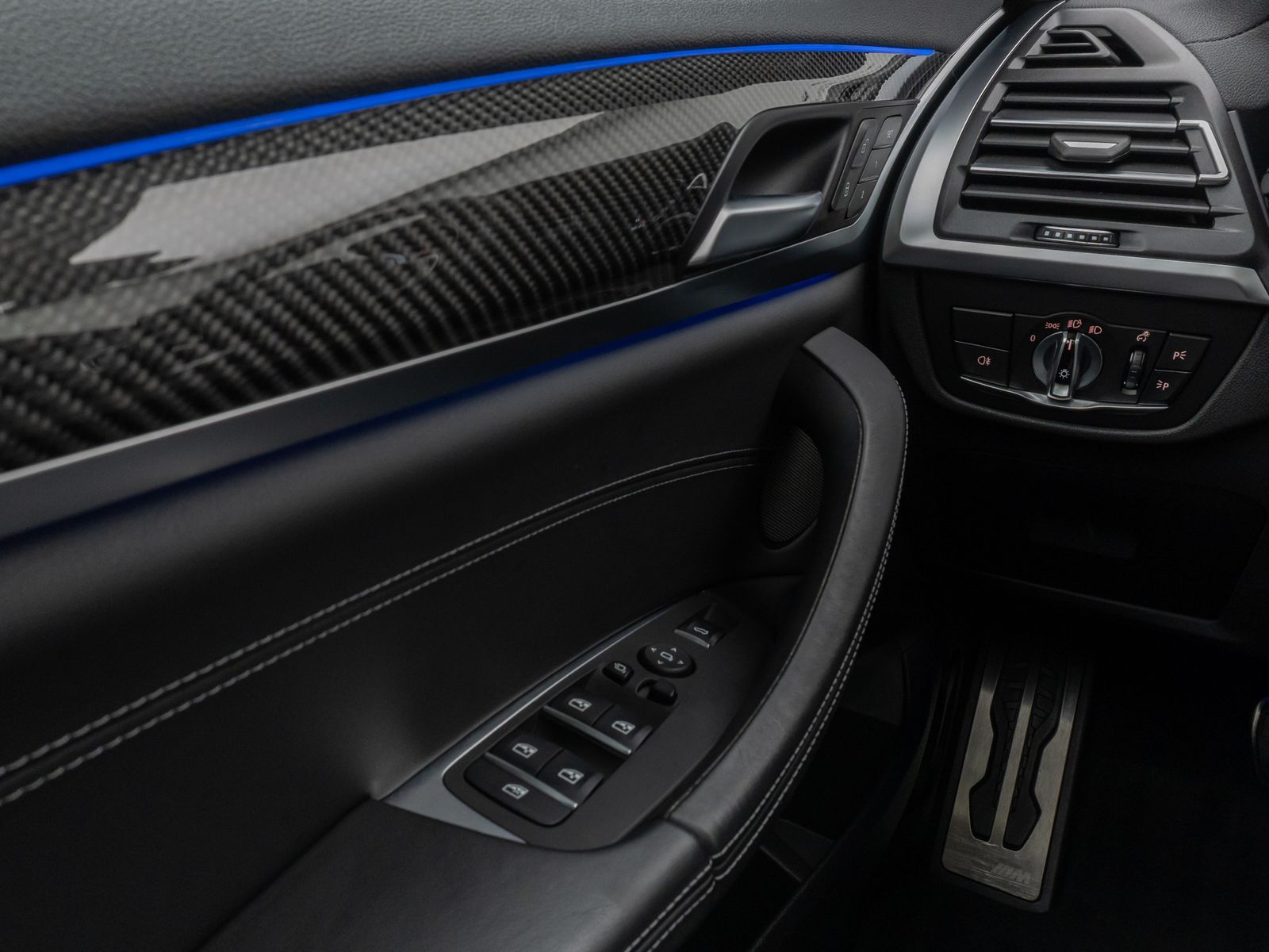 Fahrzeugabbildung BMW X3 M Competition Panorama Laser 360° HUD H/K AHK