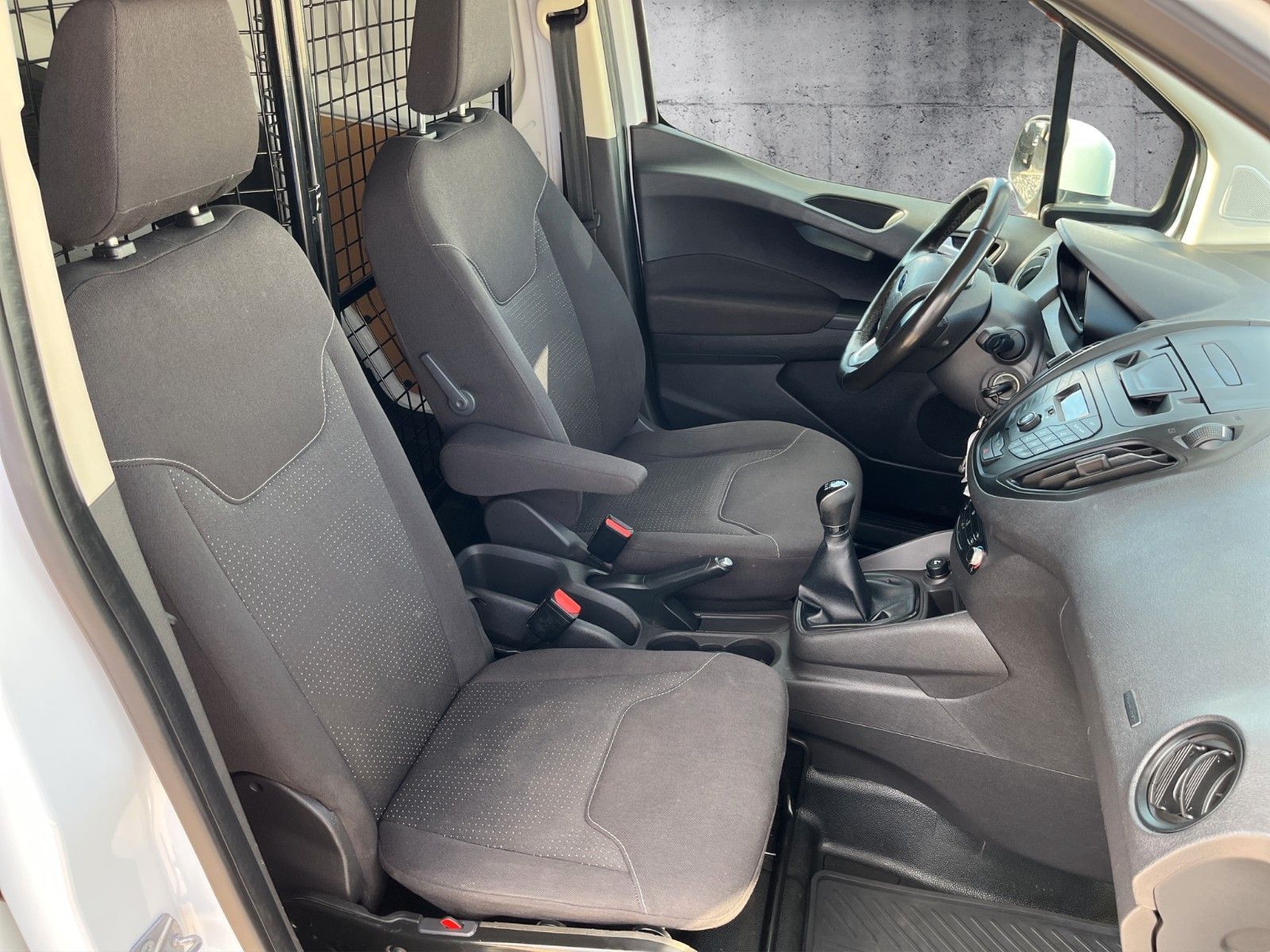Fahrzeugabbildung Ford Transit Courier Trend**Klima**