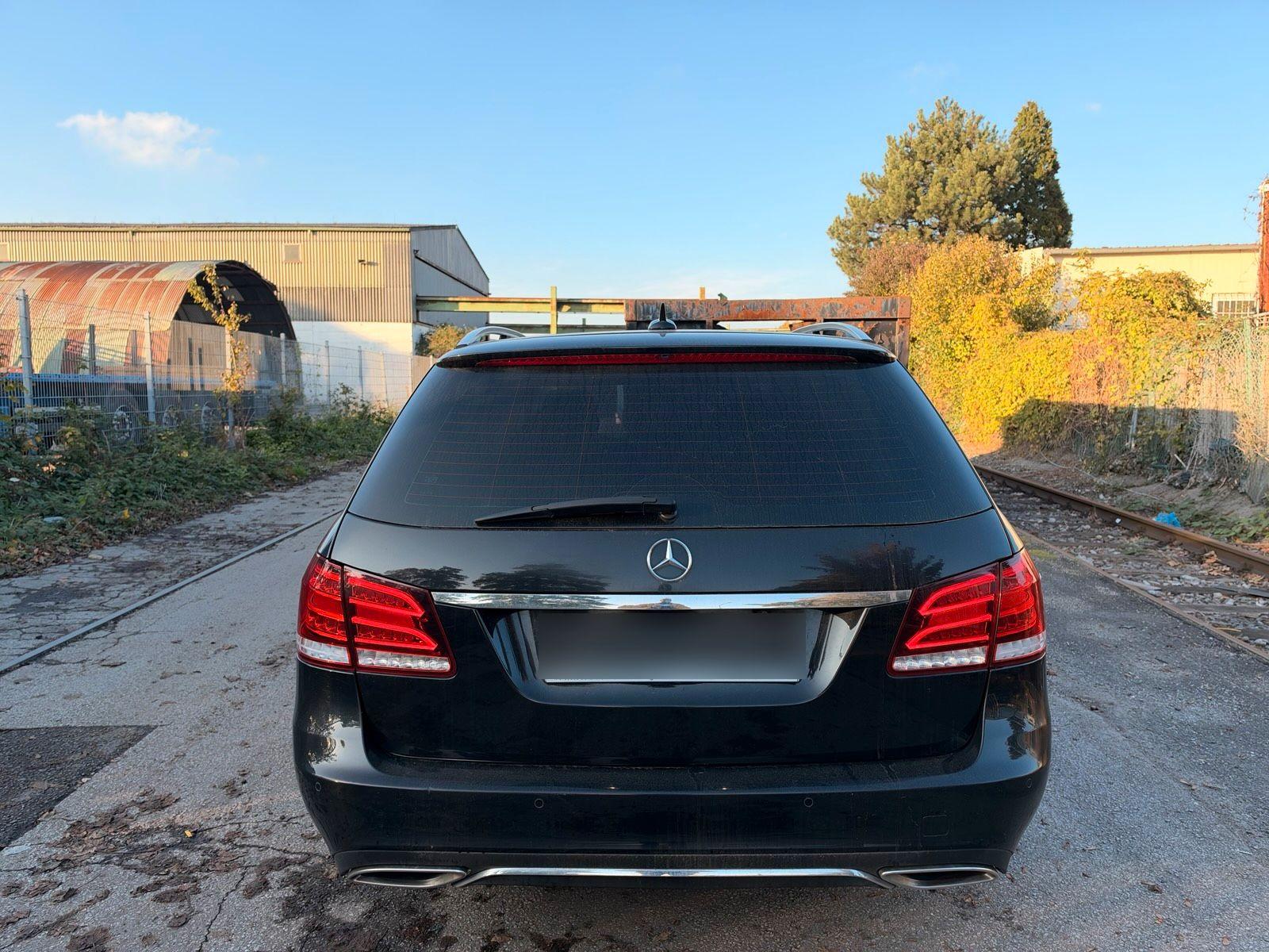 Mercedes-Benz E200 2014 — photo 10