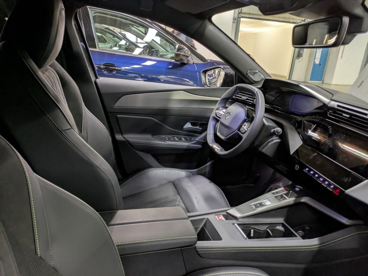 Fahrzeugabbildung Peugeot 408 GT PlugInHybrid 225 AT+Navigationssystem+Sou