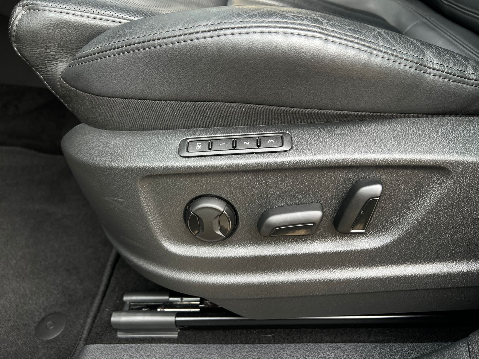 Fahrzeugabbildung SKODA Kodiaq FL L&K 2.0 TDI DSG 4x4 *AHK, LED, ACC, Co
