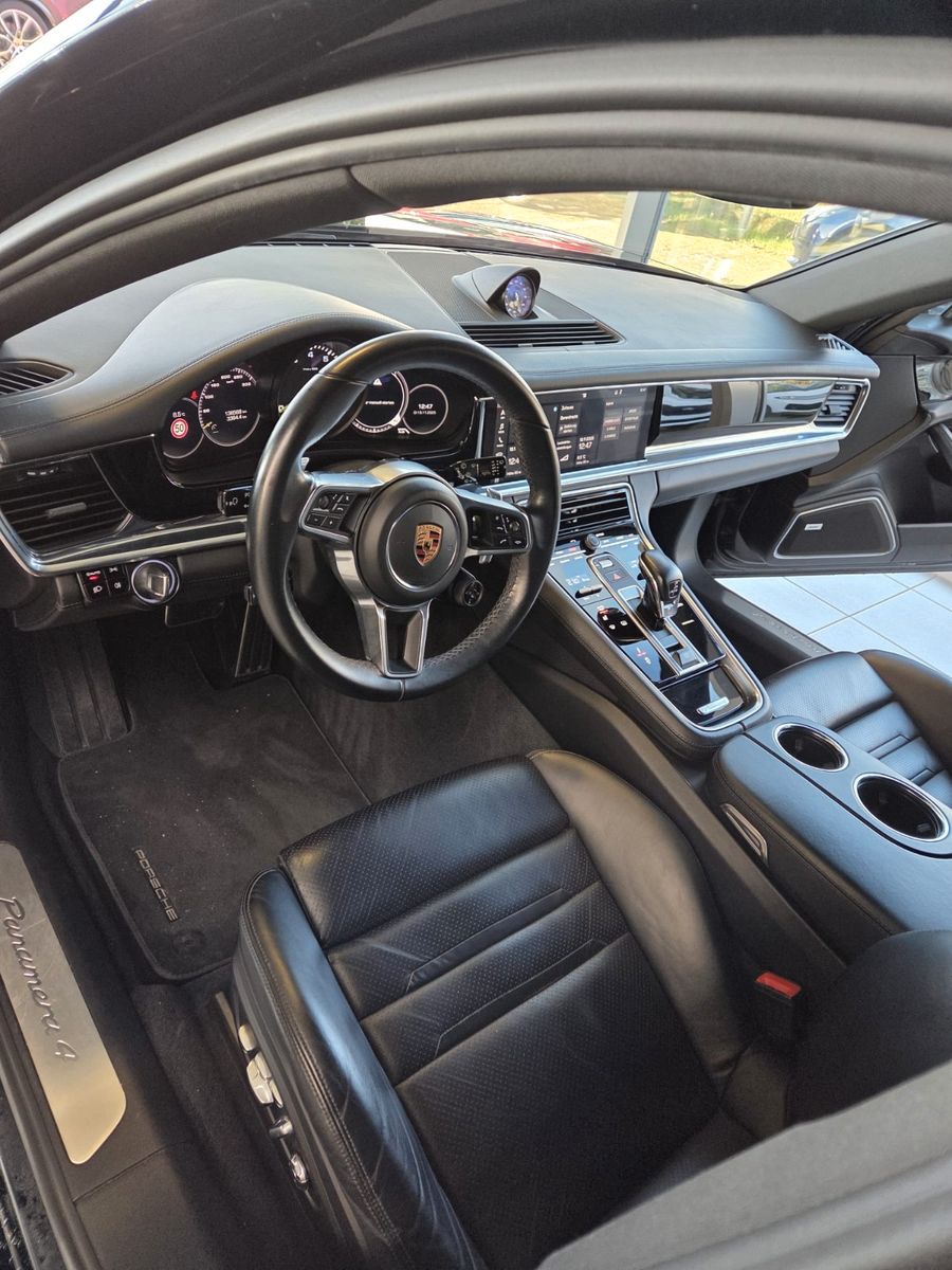 Fahrzeugabbildung Porsche Panamera Sport Turismo 4 E-Hybrid Platinum Editi