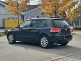 Volkswagen Golf VI 1.2 TSI Style 8-fach bereift - Volkswagen Golf aus 2011 mit Benzin-Antrieb: Kombi