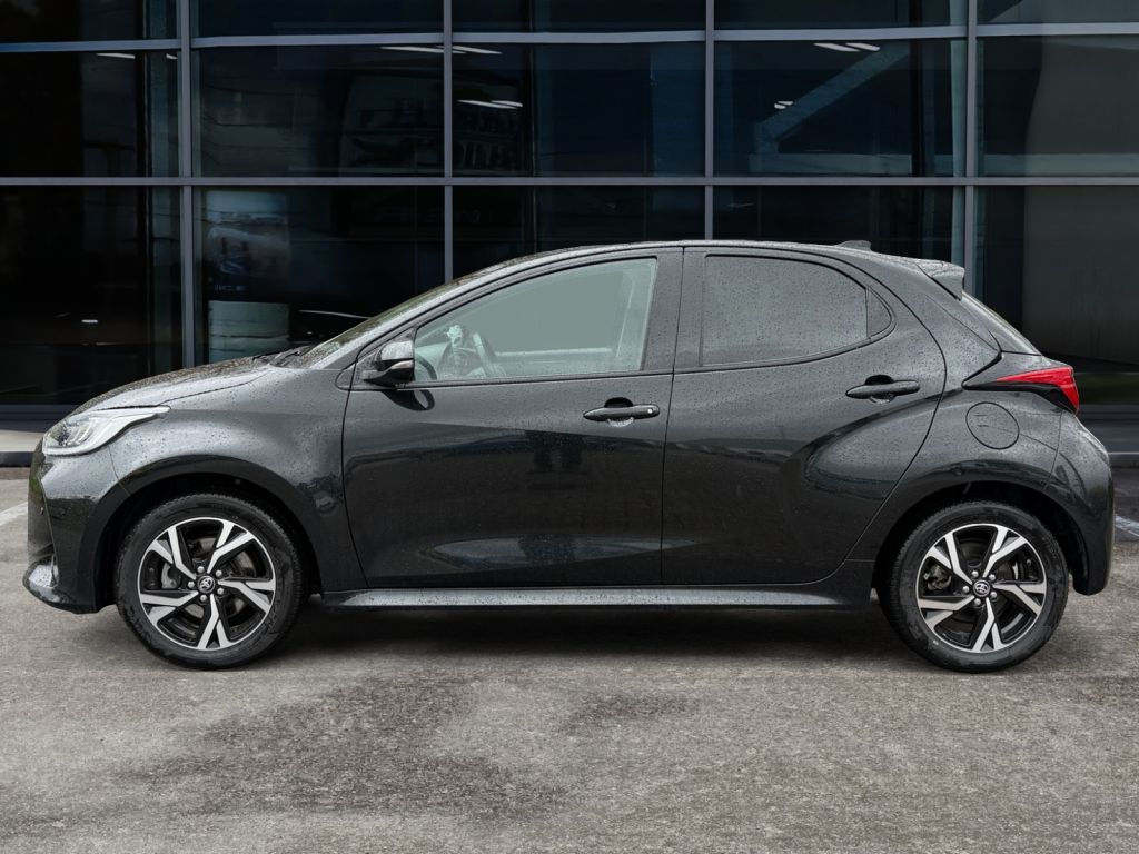 Fahrzeugabbildung Toyota Yaris Hybrid 116 1.5 VVT-i Team Deutschland