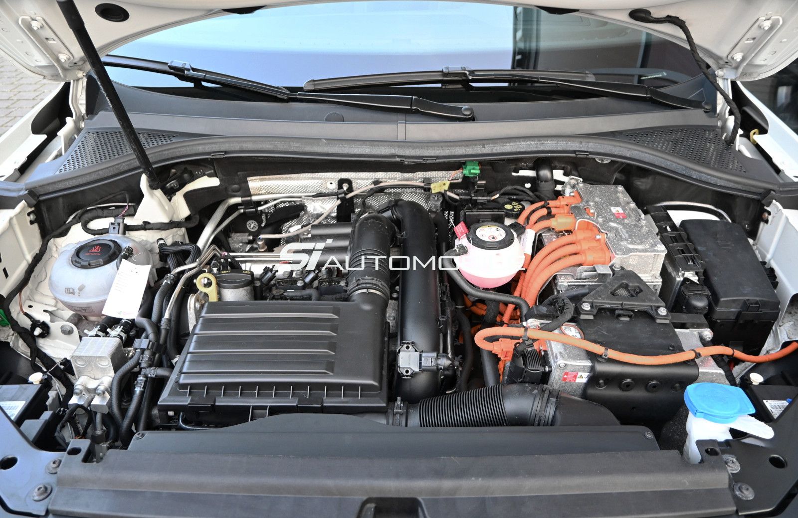 Fahrzeugabbildung Volkswagen Tiguan 1.4 eHybrid DSG R-Line °ACC°AHK°360°-KAM°