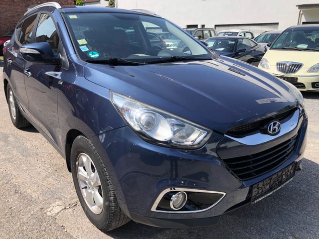 Hyundai ix35 Premium 4WD *TÜV NEU*KLIMA*AHK*NAVI*