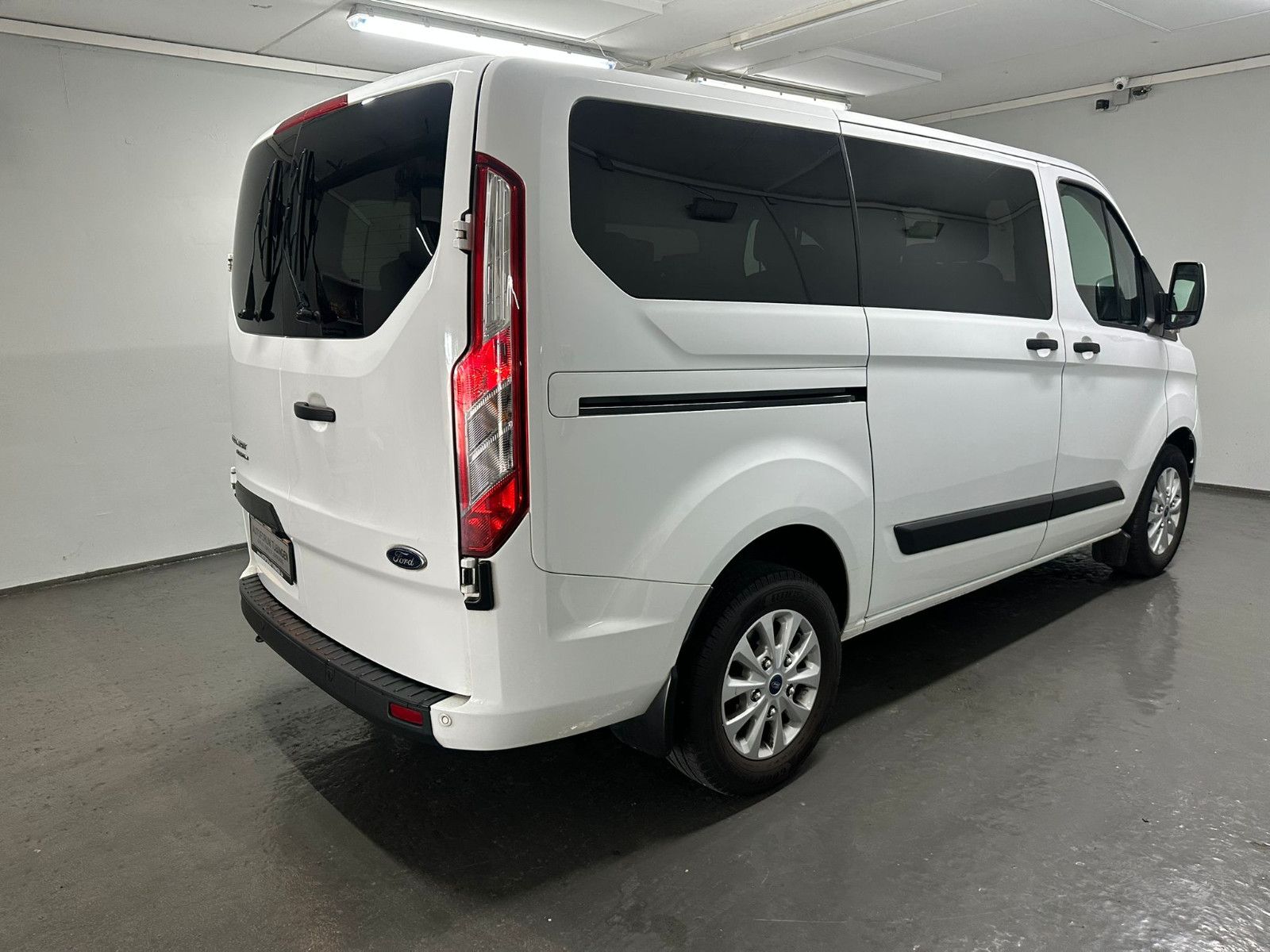 Fahrzeugabbildung Ford Transit Custom 320 L1H1* 9SITZE*NAVI*KLIMA*SDH*