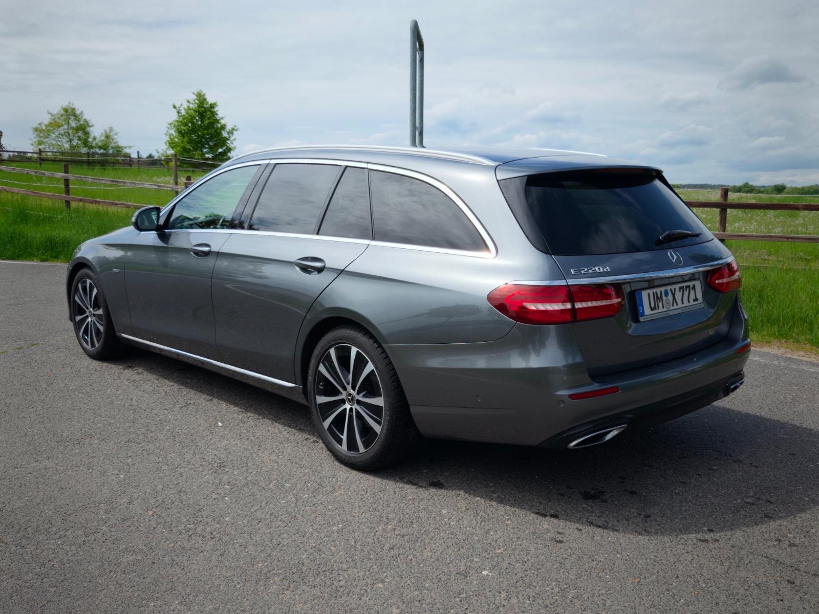 Mercedes-Benz E 220d Kombi - Sportstyle - 8-fach bereift