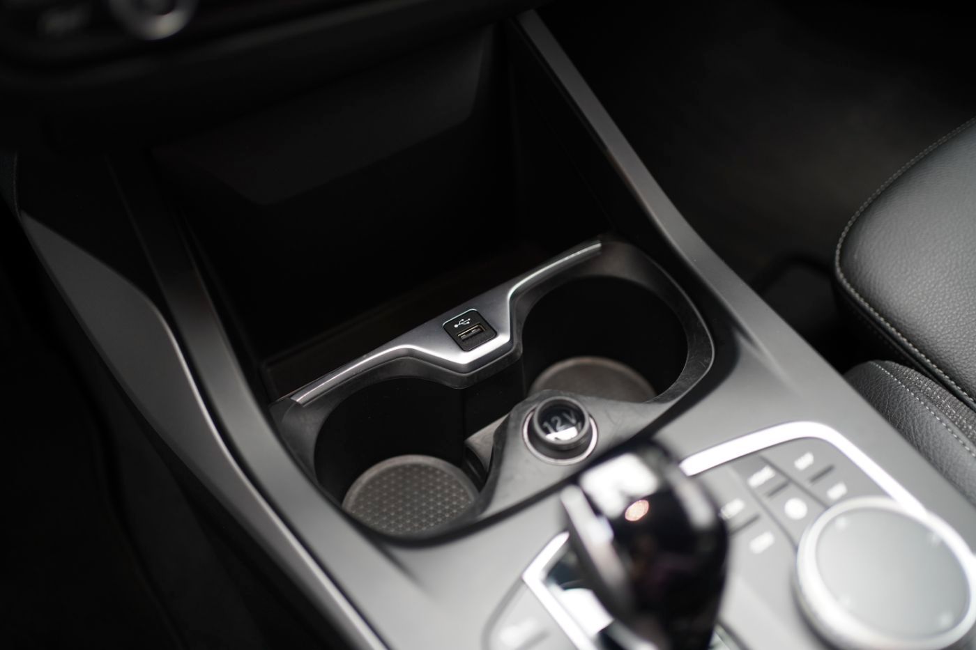 Fahrzeugabbildung BMW 118iA Advantage +LiveCockpitProf+Multi-Sport-Len