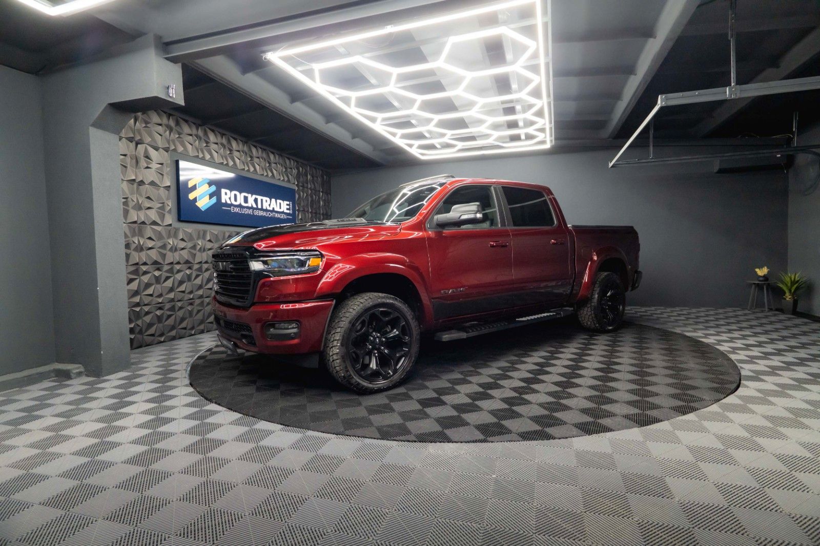 Fahrzeugabbildung Dodge RAM 5.7 V8 HEMI 4x4 LIMITED NightEdition Offroad