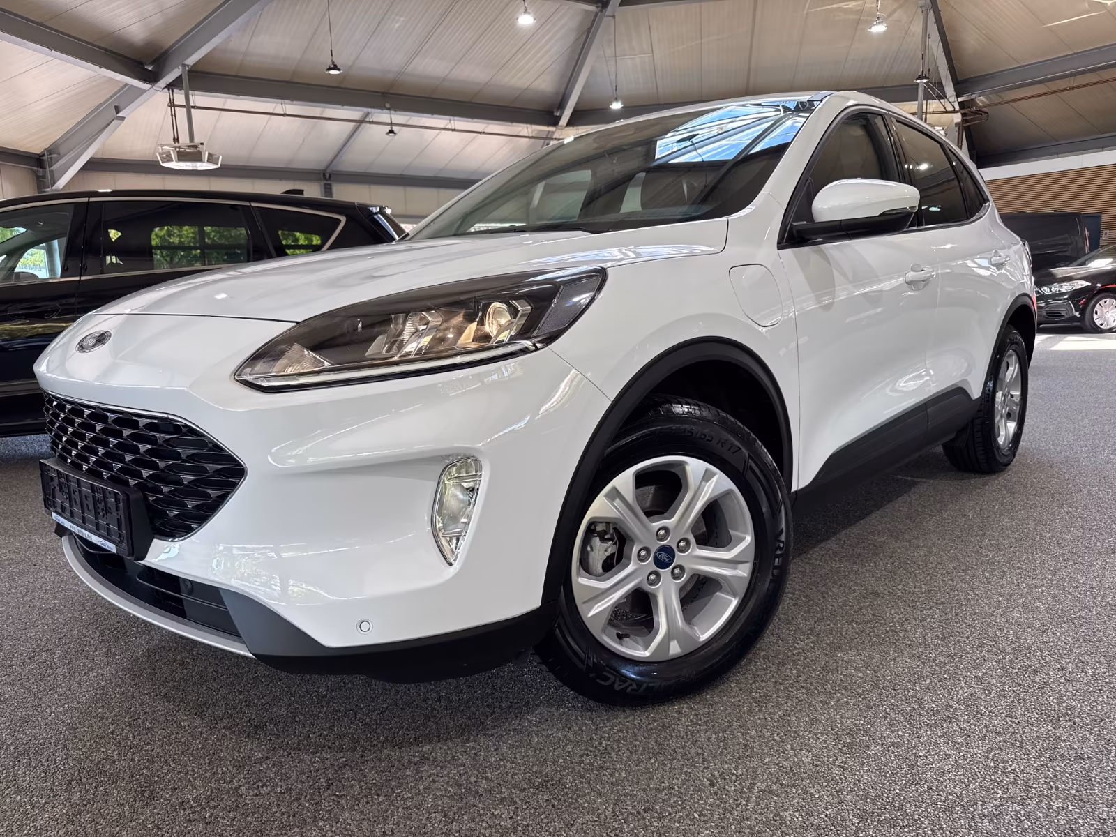Ford Kuga 2.5i Plug-In Hybrid C&C Navi PDC Sitzh.