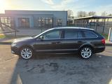Skoda Superb 2.0 TDI DSG Elegance Combi Elegance - Skoda Superb aus 2011: Kombi