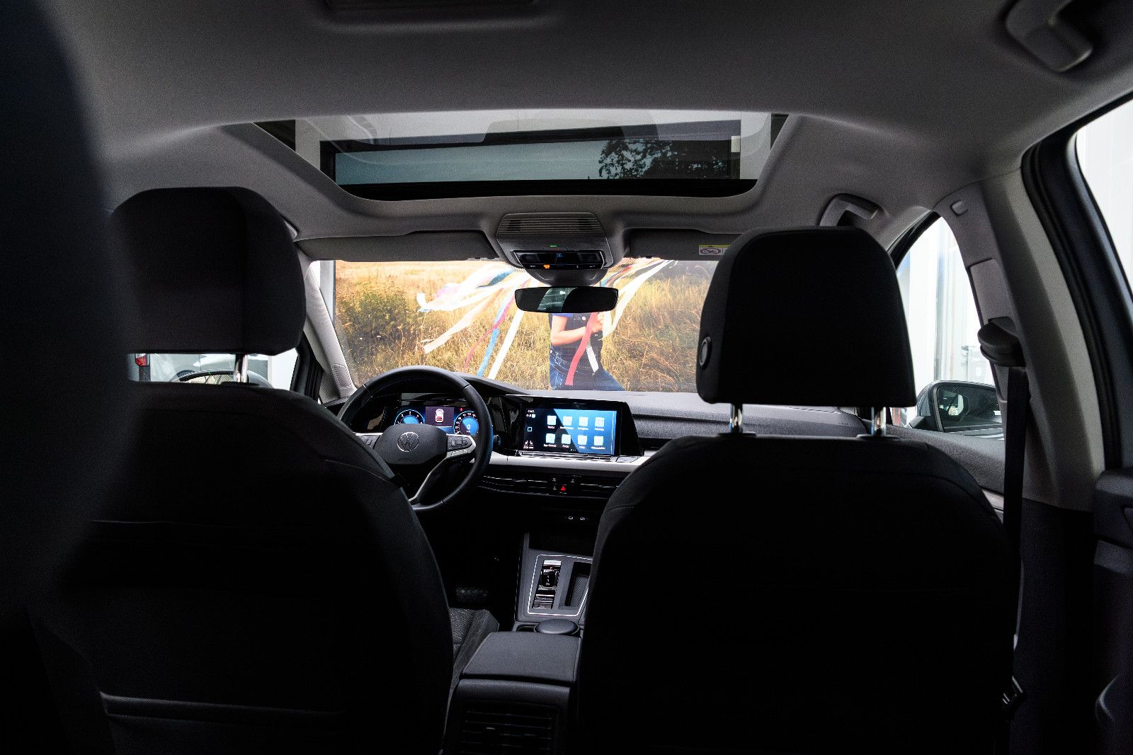 Fahrzeugabbildung Volkswagen Golf VIII Life +STHZ+LED+SHZ+NAVI+PANO+HEADUP